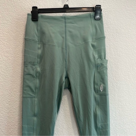 Free People Movement Pinky Promise High Rise 7/8 Leggings in Glacial Green S P - Picture 4 of 7